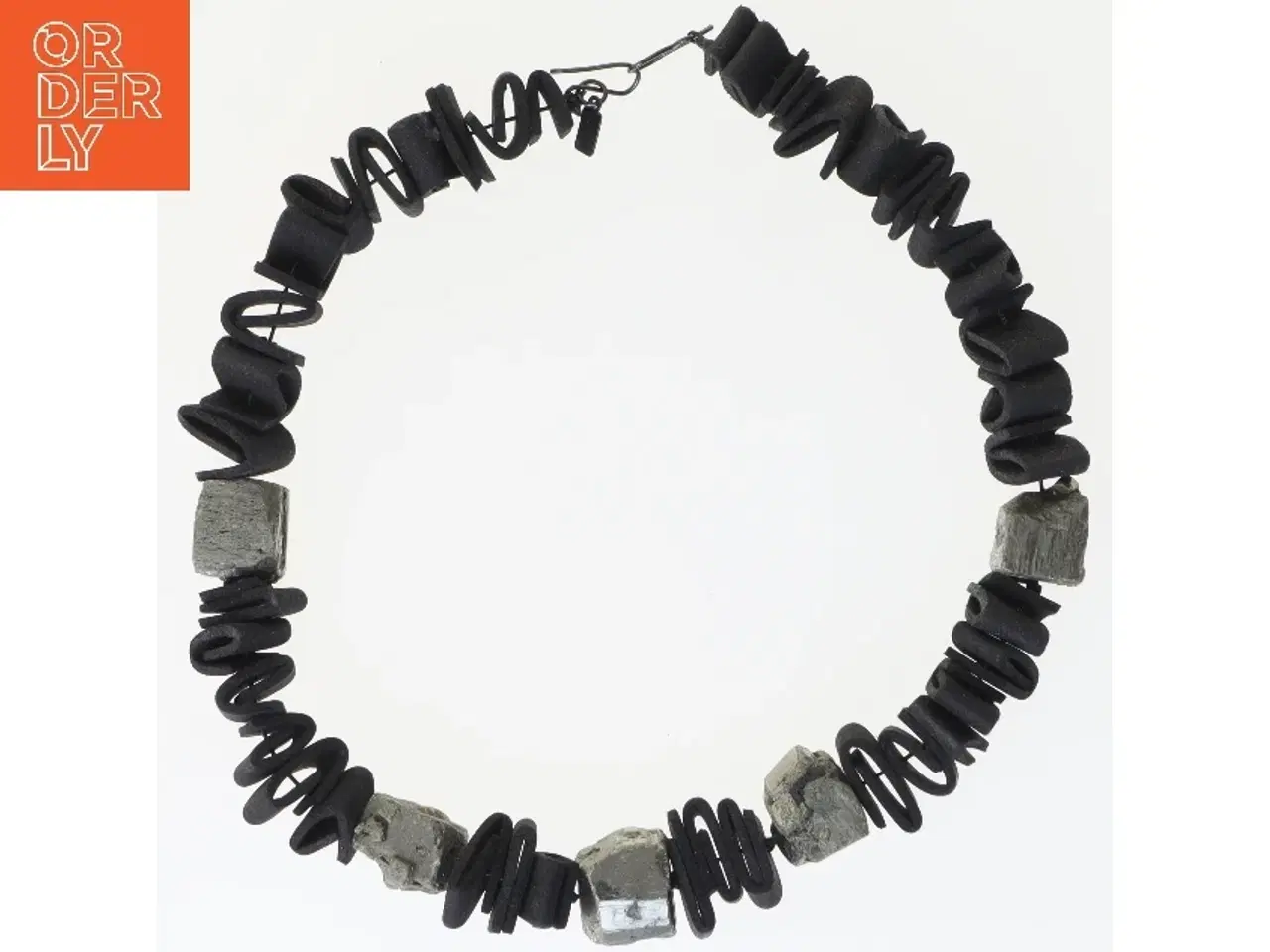 Billede 1 - Halskæde med sten og spiraler fra Judithdesign (str. 47 cm)