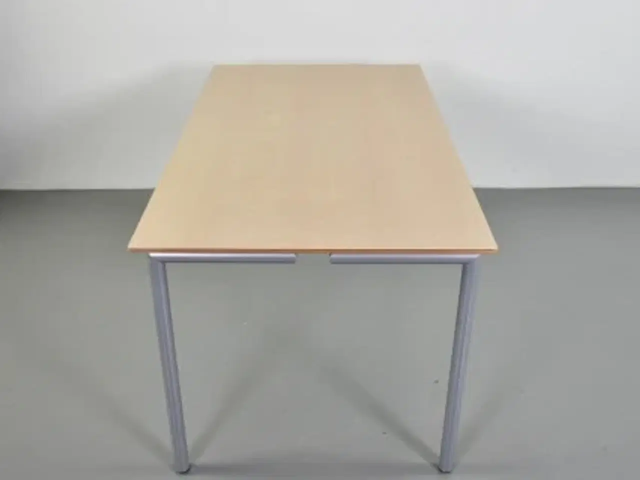 Billede 3 - Randers radius kantinebord med plade i birk og stoleophæng