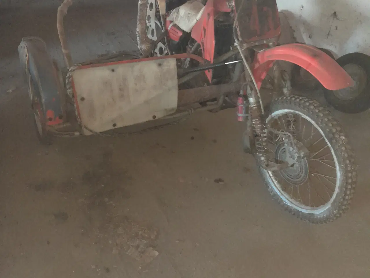 Billede 1 - veteranmotorcrosser med sidevogn