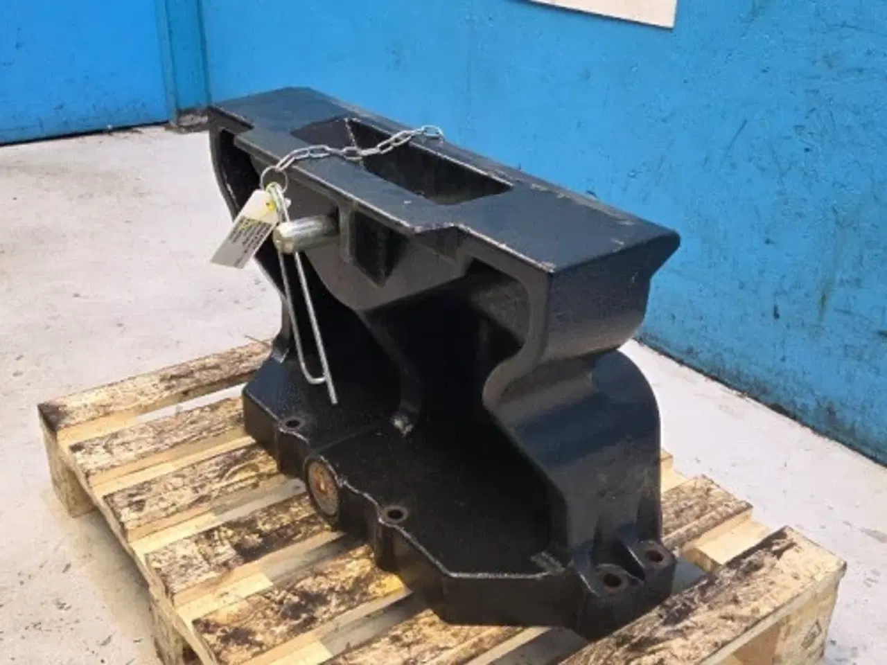 Billede 10 - Case Farmall 115C Frontvægt Holder 84313805