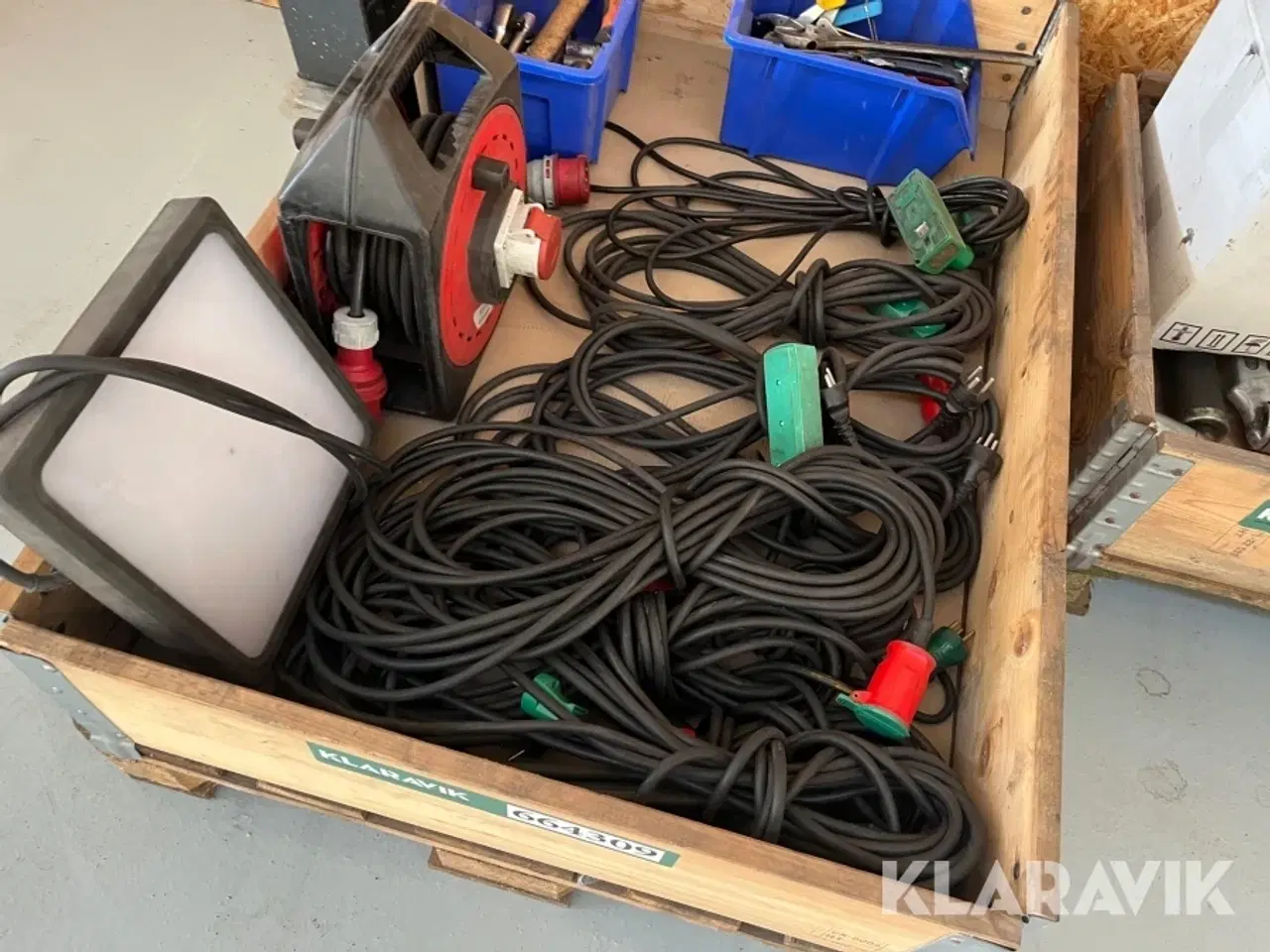 Billede 2 - Diverse udstyr og ledninger