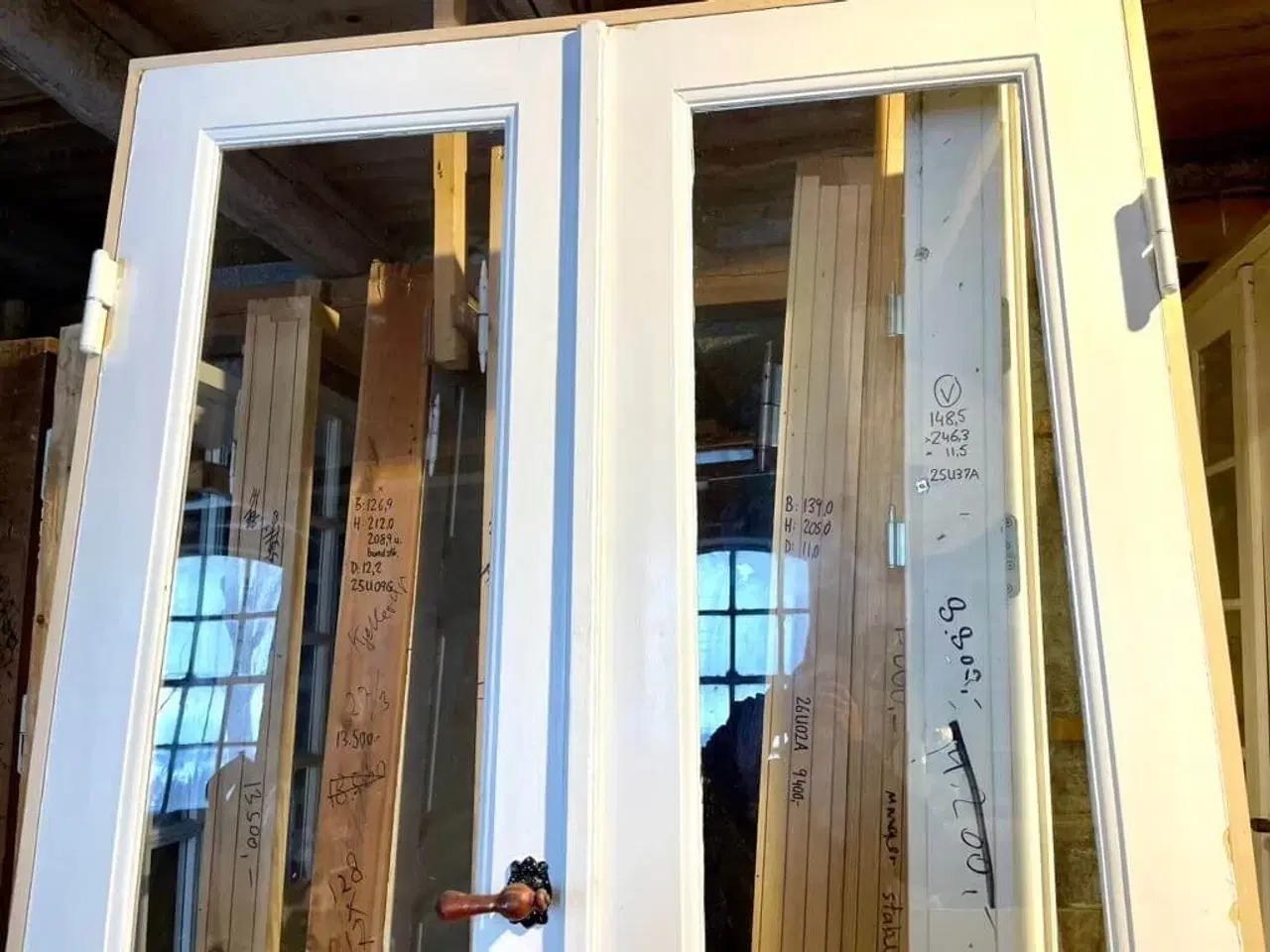 Billede 3 - Smuk dobbeltdør m. store glaspartier og karm