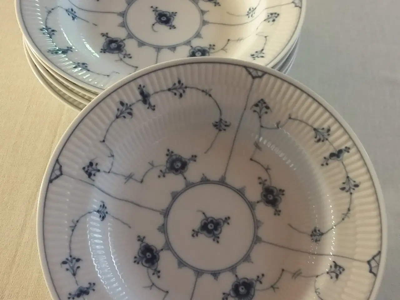 Billede 2 - ROYAL COPENHAGEN DYBE TALLERKENER MUSSEL MALET 165