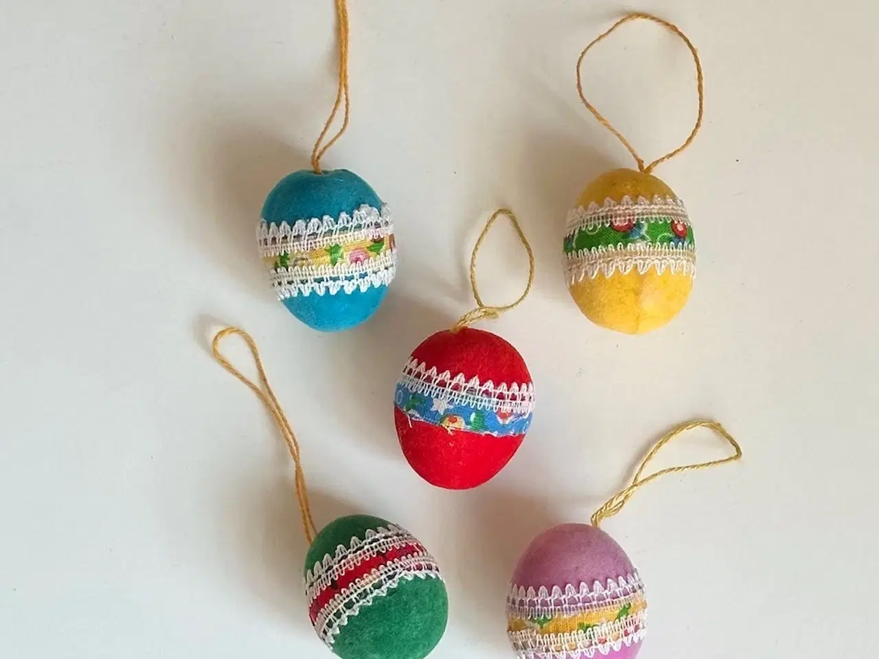 Billede 2 - Farverige æg m blomstret bort, 5 stk samlet