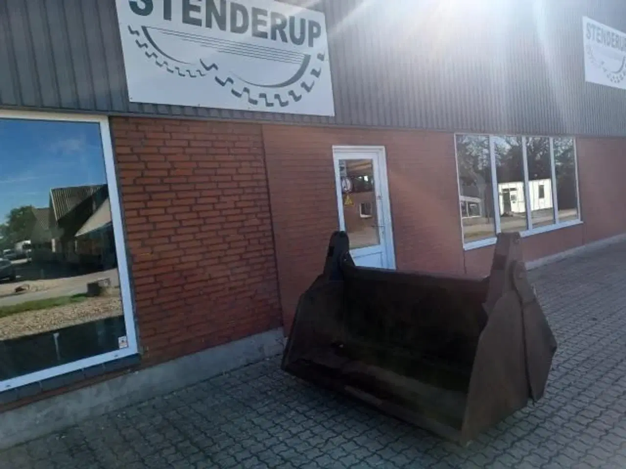 Billede 2 - - - - 4 I EEN SKOVL