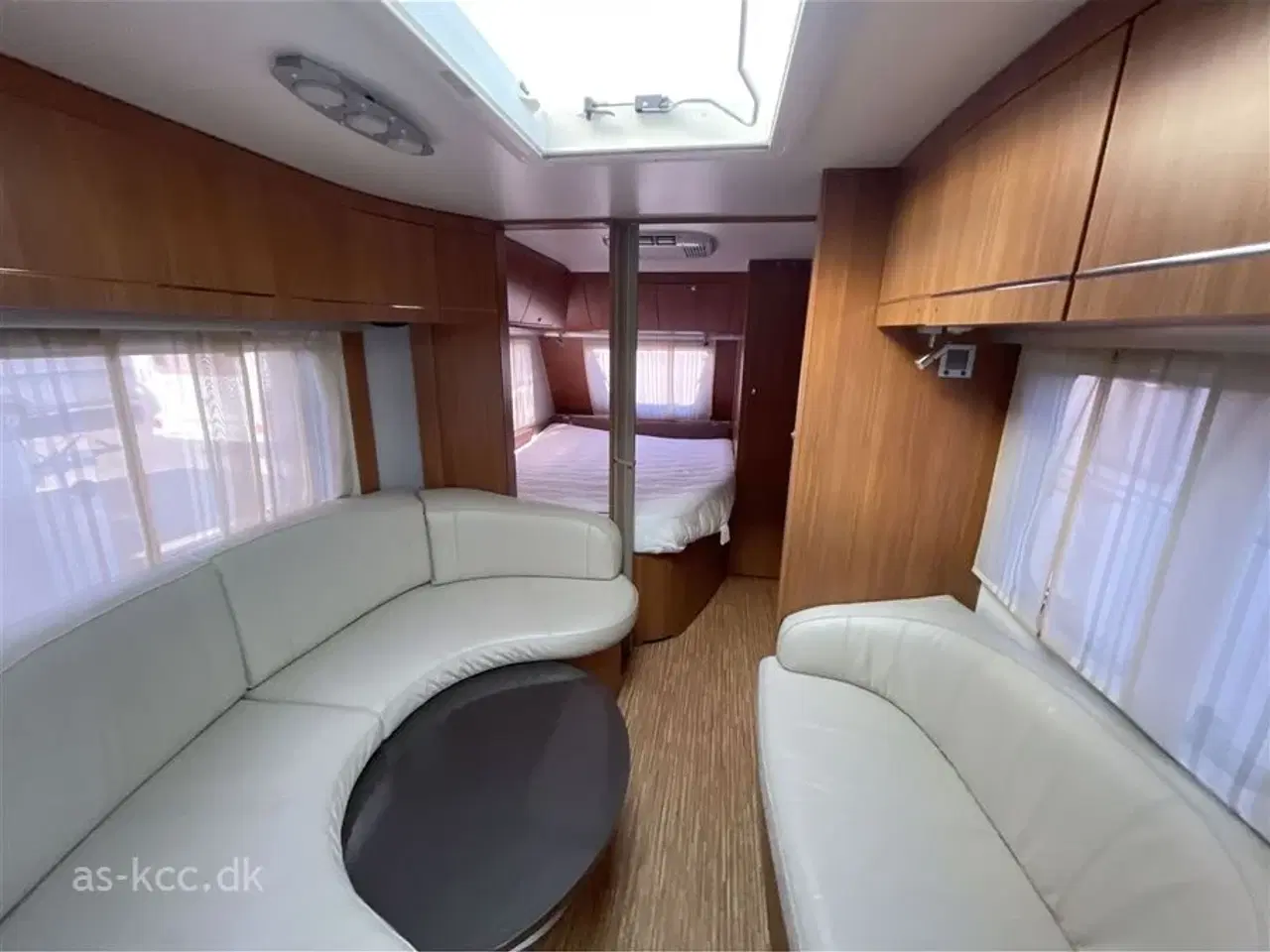 Billede 9 - 0 - Adria Adiva 553 PH   Adria Adiva 553 PH årg. 2011. Isabella Capri 2,5 m.  fortelt, mover, el-støtteben, Air Con. 4 sovepladser, 5 siddepladser