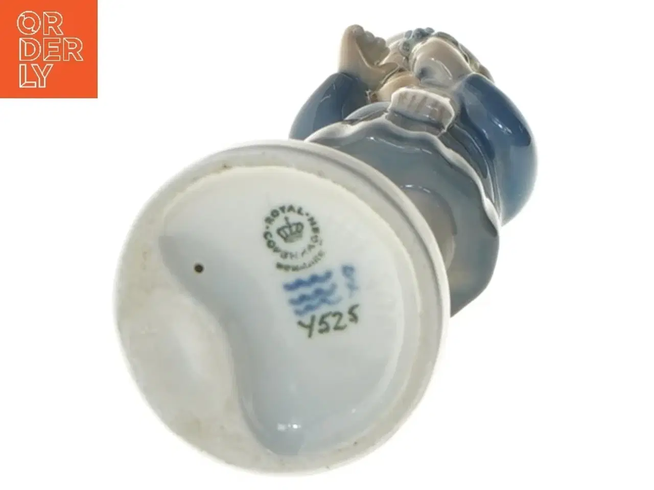 Billede 4 - Porcelænsfigur af barn med blomst fra Royal Copenhagen (str. 18 cm)