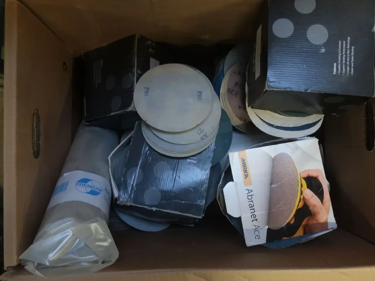 Billede 7 - Værktøjskasse og 2 flyttekasser med slibepapir