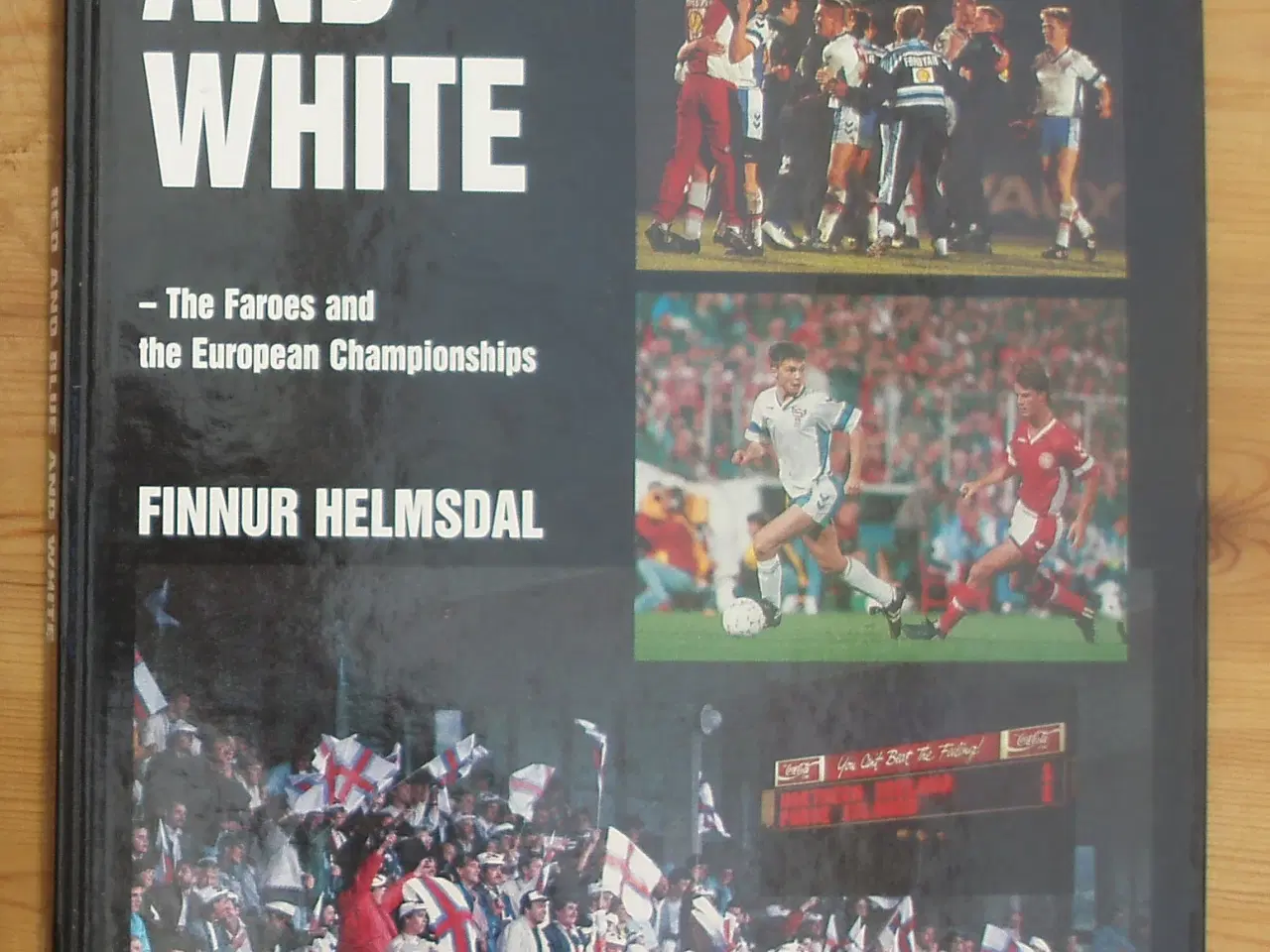 Billede 1 - Fodbold; Red, Blue and White- the Faroes