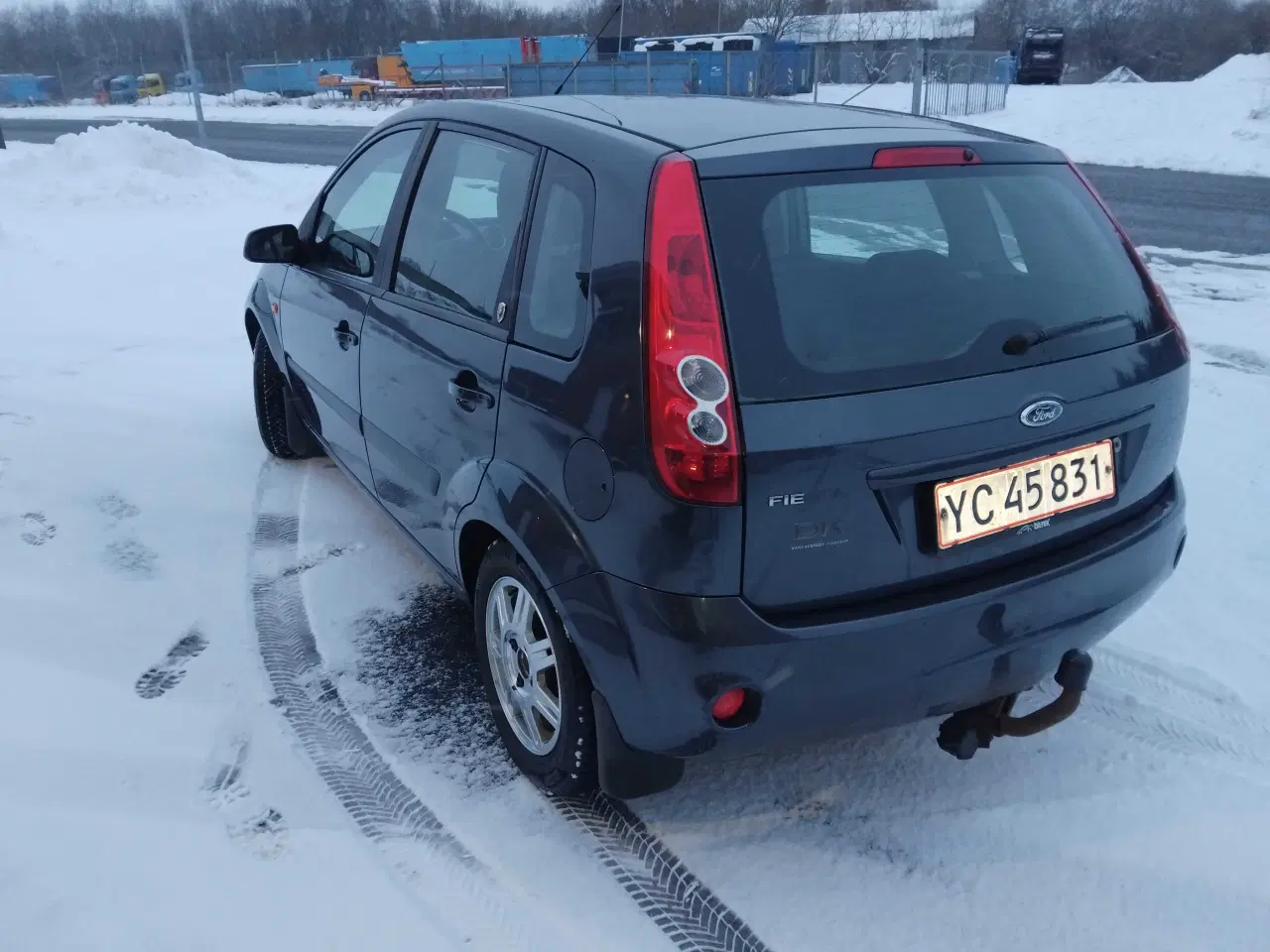 Billede 3 - Ford Fiesta 1,6 Ghia. Med aircondition 