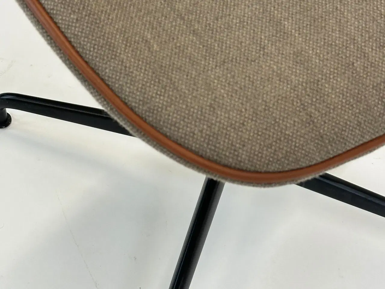 Billede 7 - GUBI | Beetle Meeting Chair (m. brun kant)