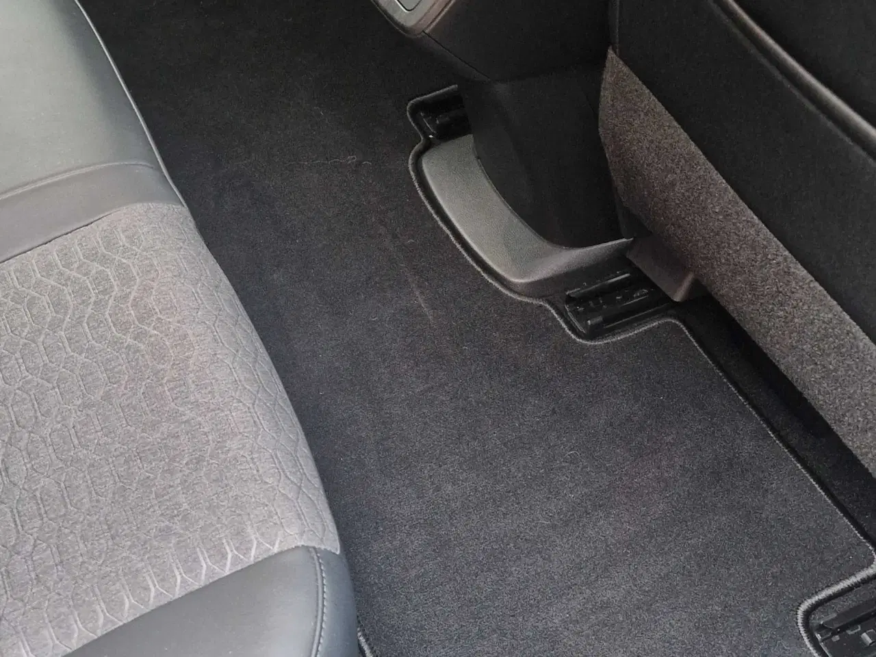 Billede 4 - Originale Nissan Ariya måtter.