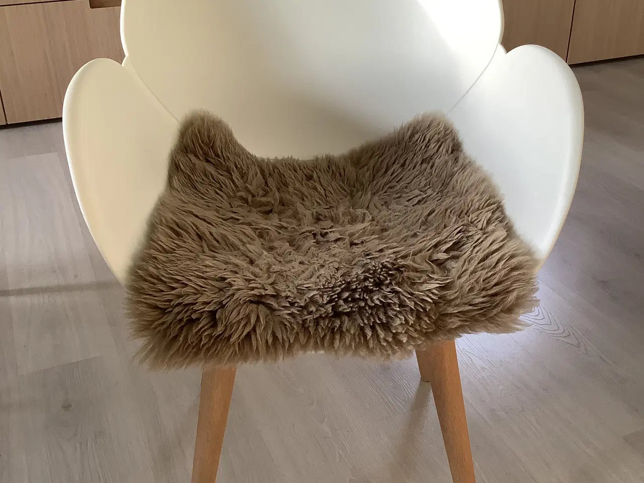 Billede 6 - Dansk designet Spisebord med 4 stk. Casø stole