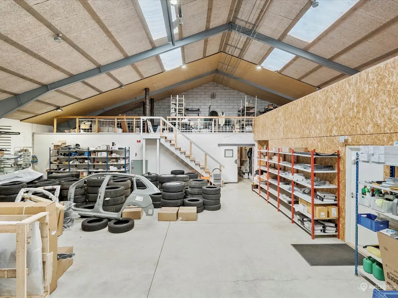 Billede 17 - Bilforretning med meget udenomsplads