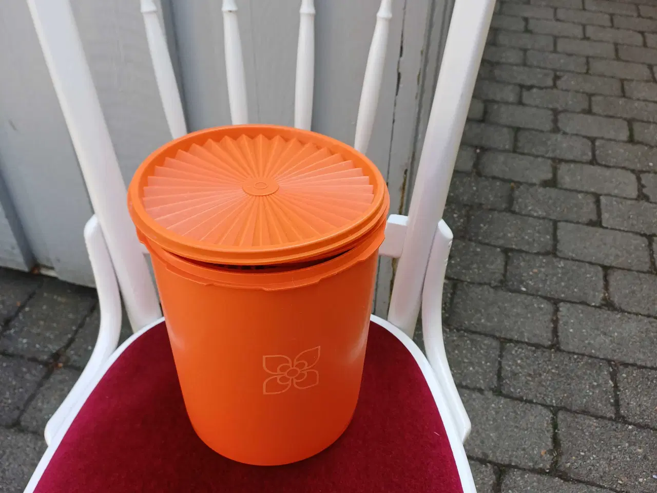 Billede 1 - Tupperware med solstråle låg 