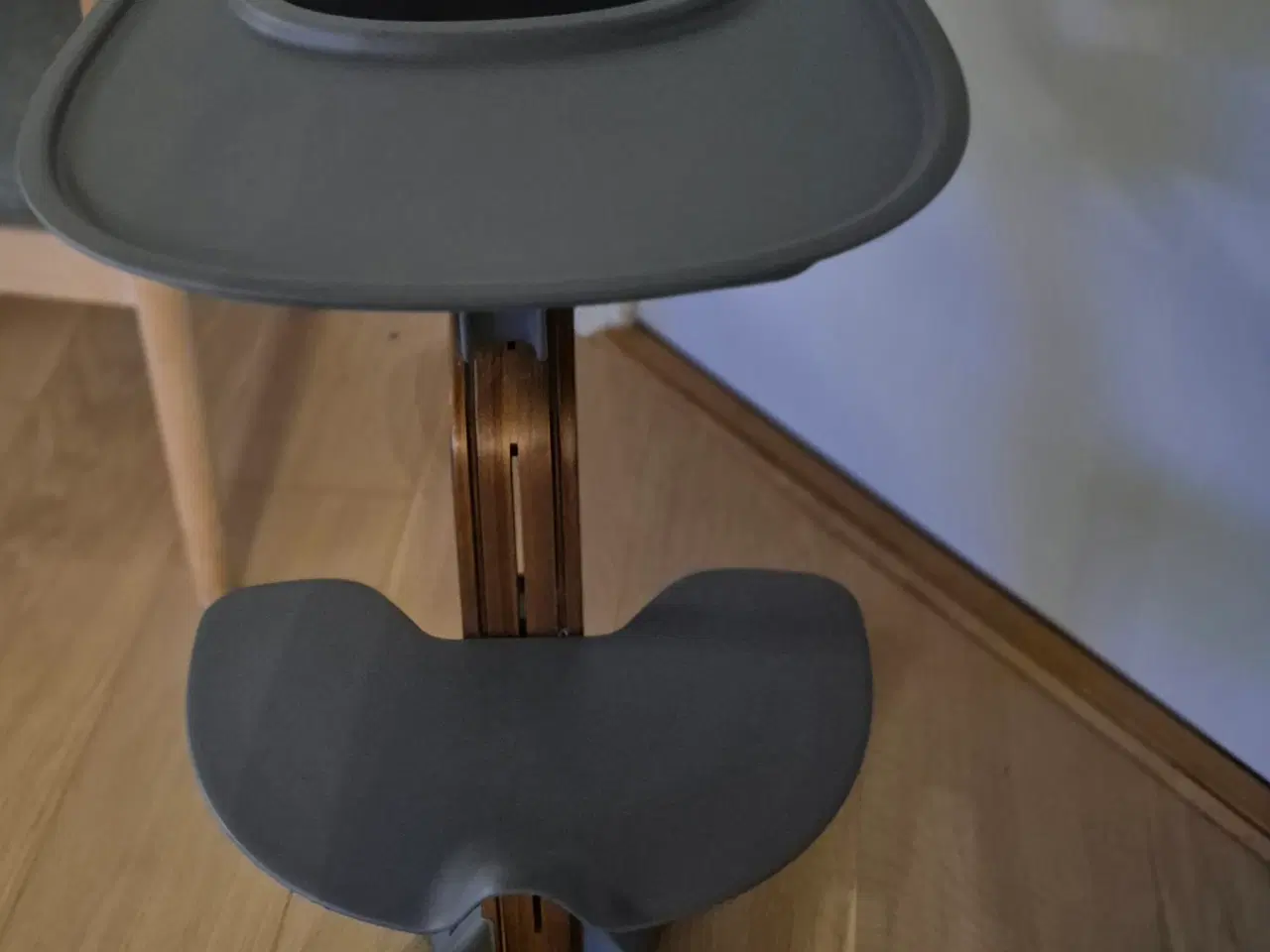 Billede 2 - Nomi højstol med baby set som ny nypris 2200