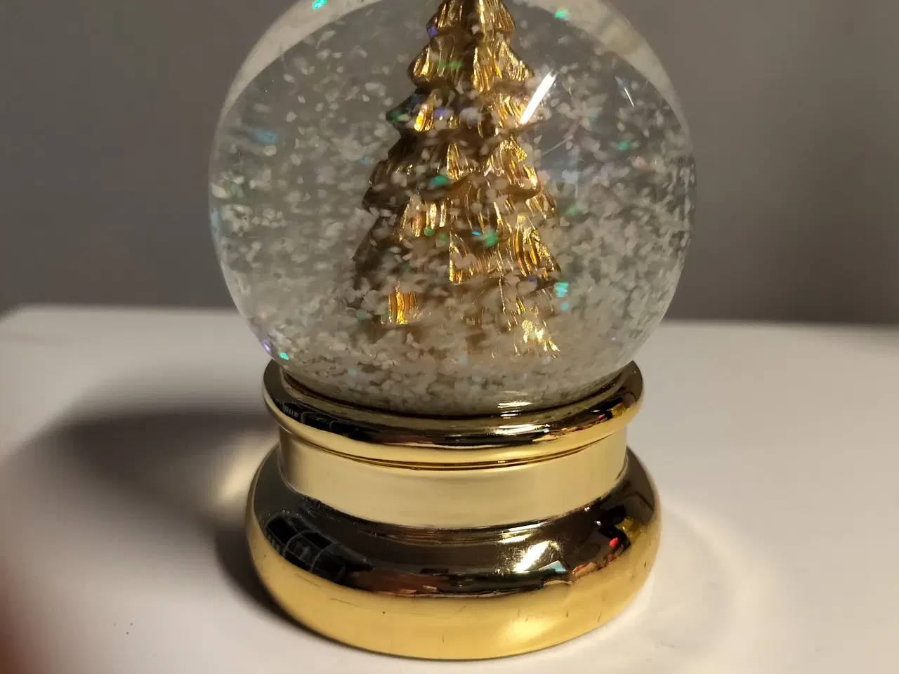 Billede 2 - Snekugle med juletræ