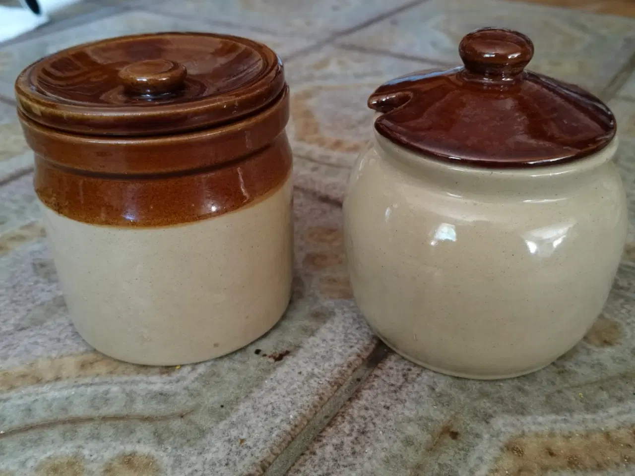 Billede 1 - Vintage stentøjskrukker fra England – 1977 & 1978