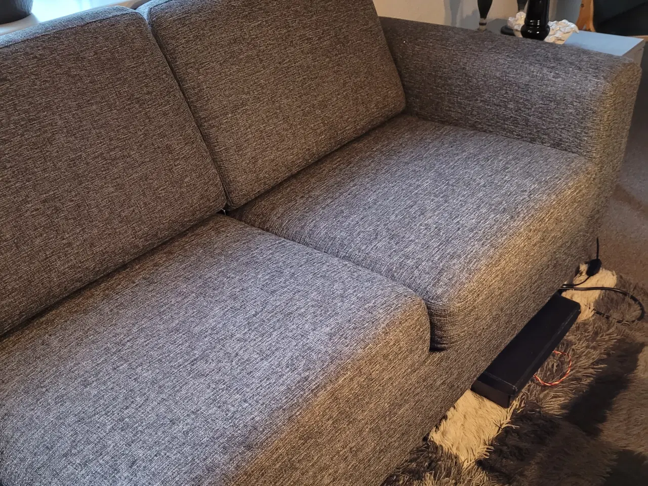 Billede 2 - Velholdt grånistret chaiselonsofa