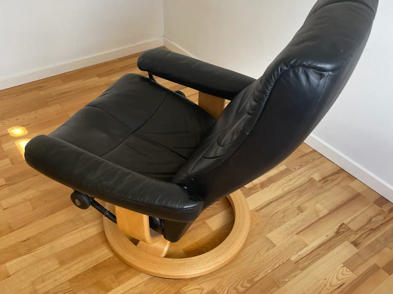 Billede 3 - Stressless lænestol i sort læder