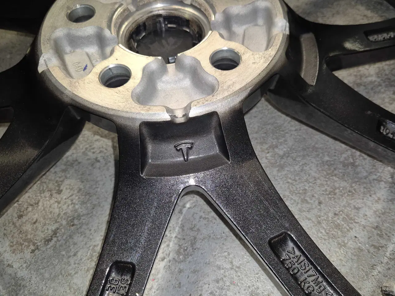 Billede 6 - 5x114.3 TESLA ORIGINAL ALUFÆLGE MED SOMMERDÆK