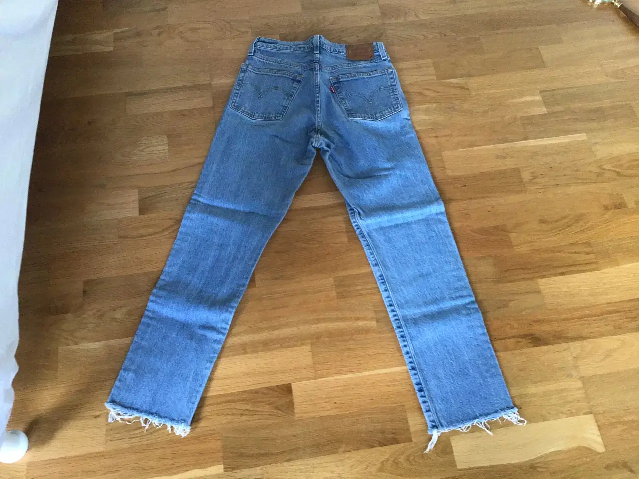 Billede 2 - Levis jeans. Str: 25. 32.