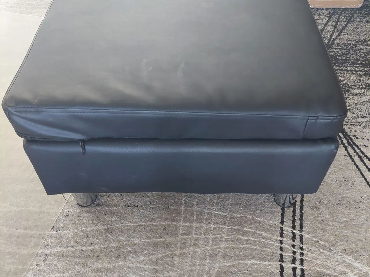 Billede 1 - Fodskammel in black