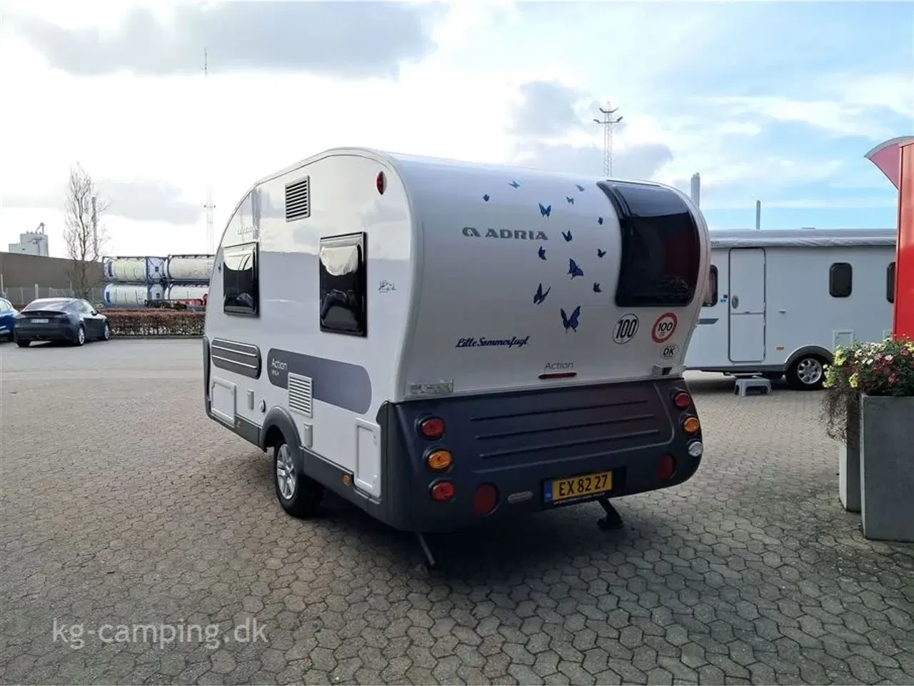 Billede 3 - 2022 - Adria Action 391 LH   Lille let rejse vogn med mover og solsejl. Står yderst velholdt. Alle service overholdt.