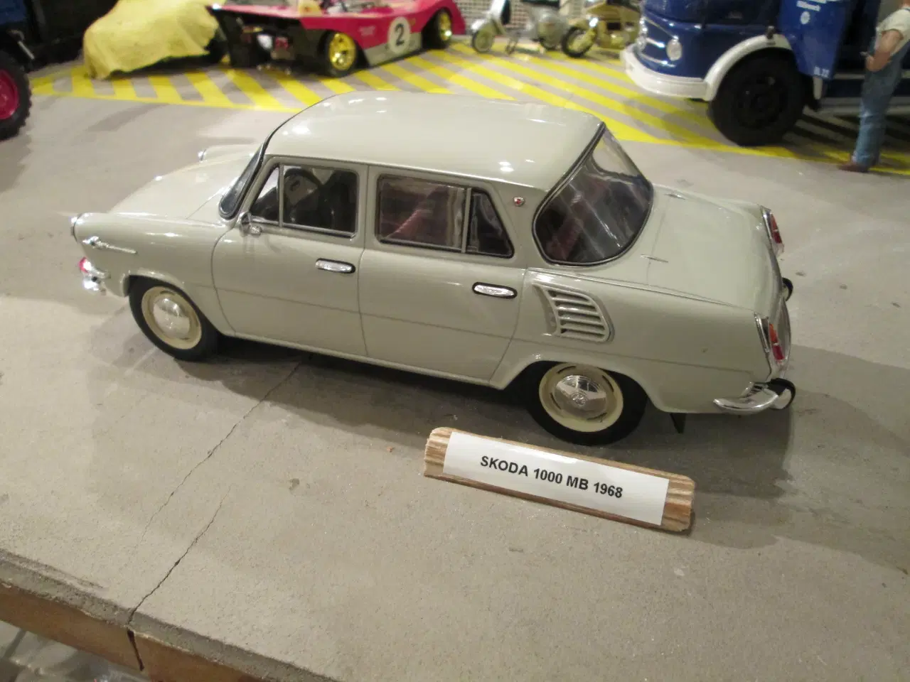 Billede 2 - Modelbil 1:18  Skoda 1000 1968  MCG