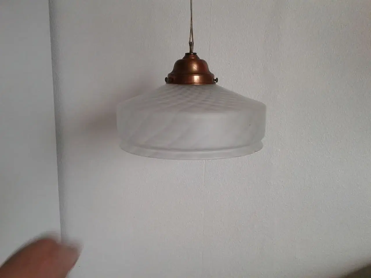 Billede 1 - Gammel  hvid lampe