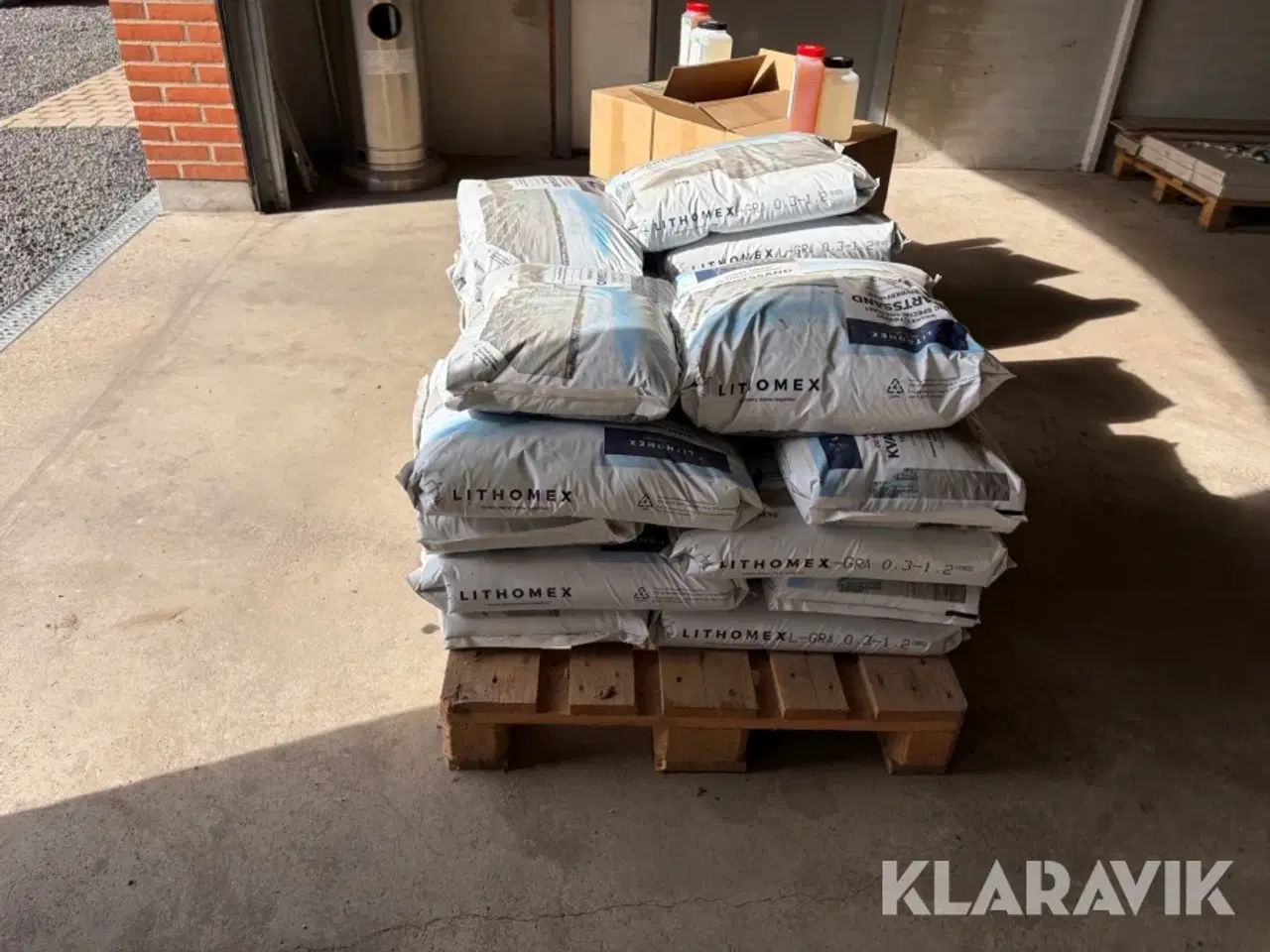 Billede 2 - Kvartsand til styrkefuger Lithomex 650kg / 27 sæt