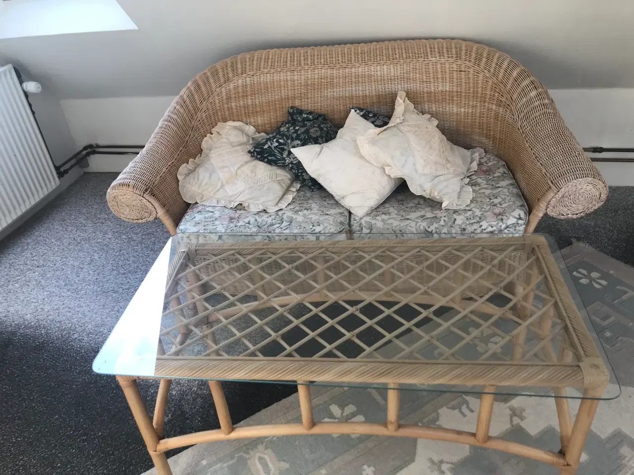 Billede 1 - Kurvesofa og bord