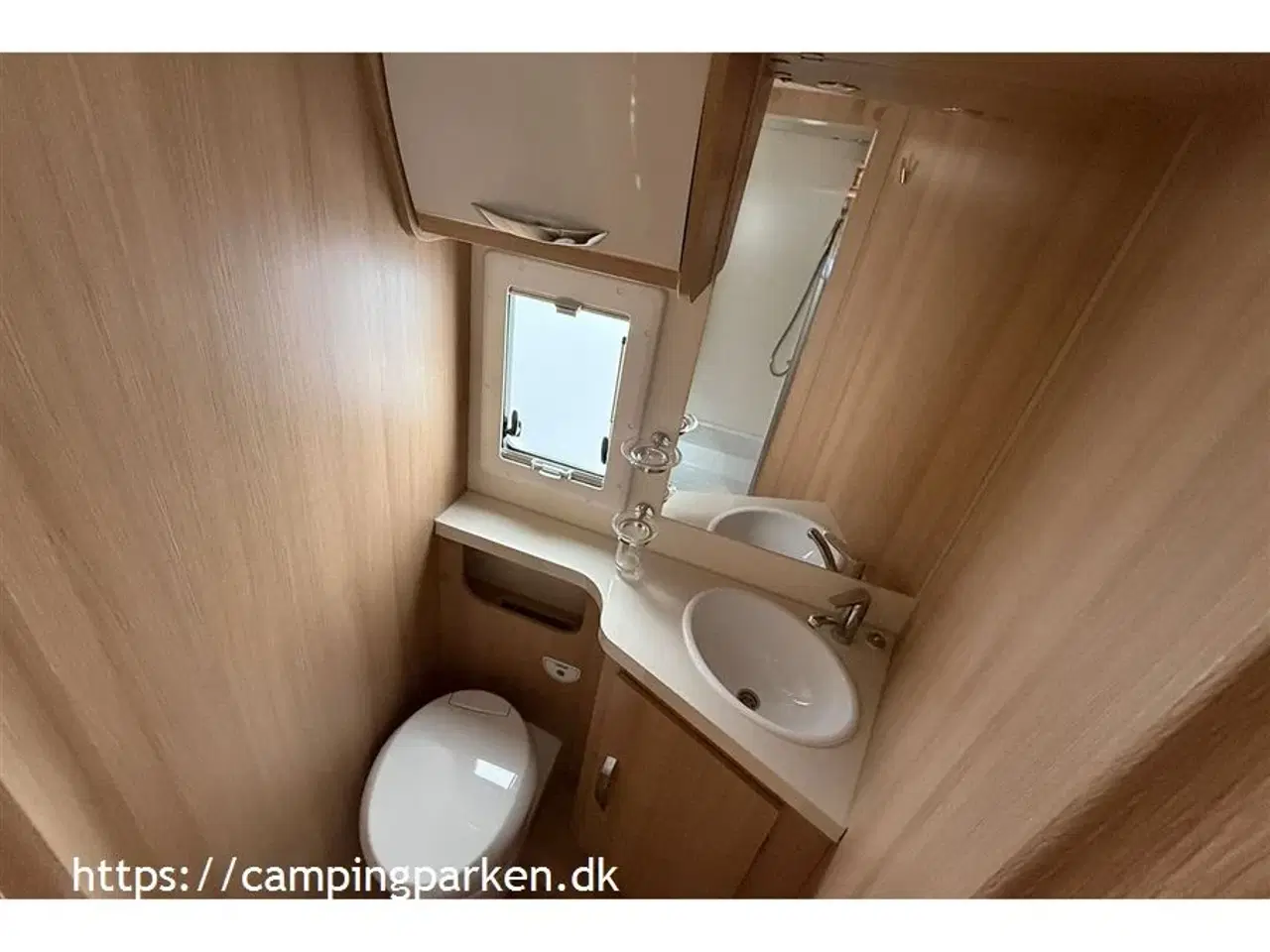 Billede 12 - 2021 - McLouis Mc4 379   Mclouis MC4 med sænkeseng og queensbed i bagenden, rummelig siddegruppe og godt med udstyr