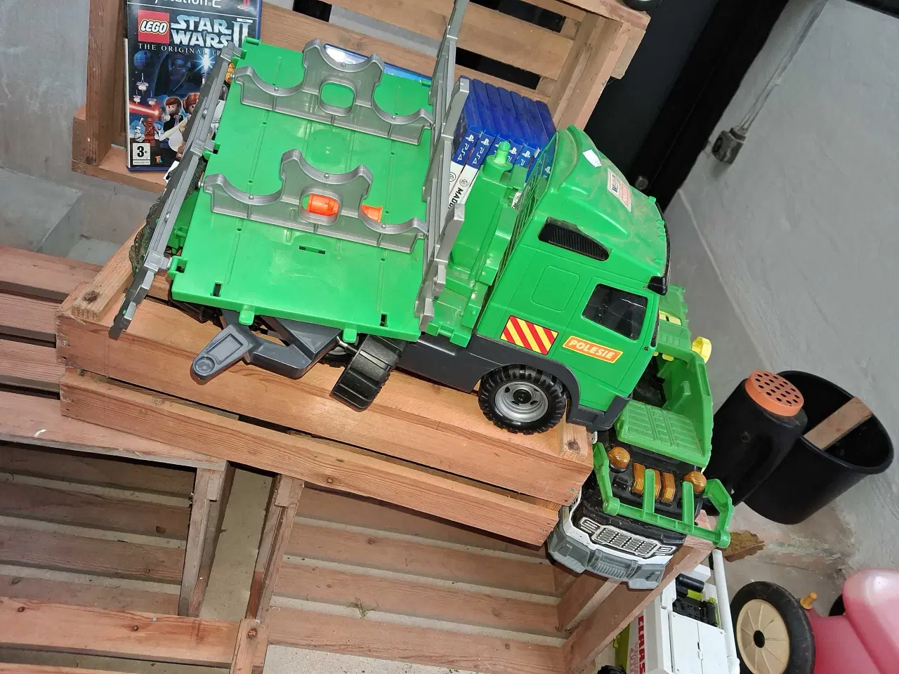 Billede 2 - Legetøj traktor og lastbiler sælges