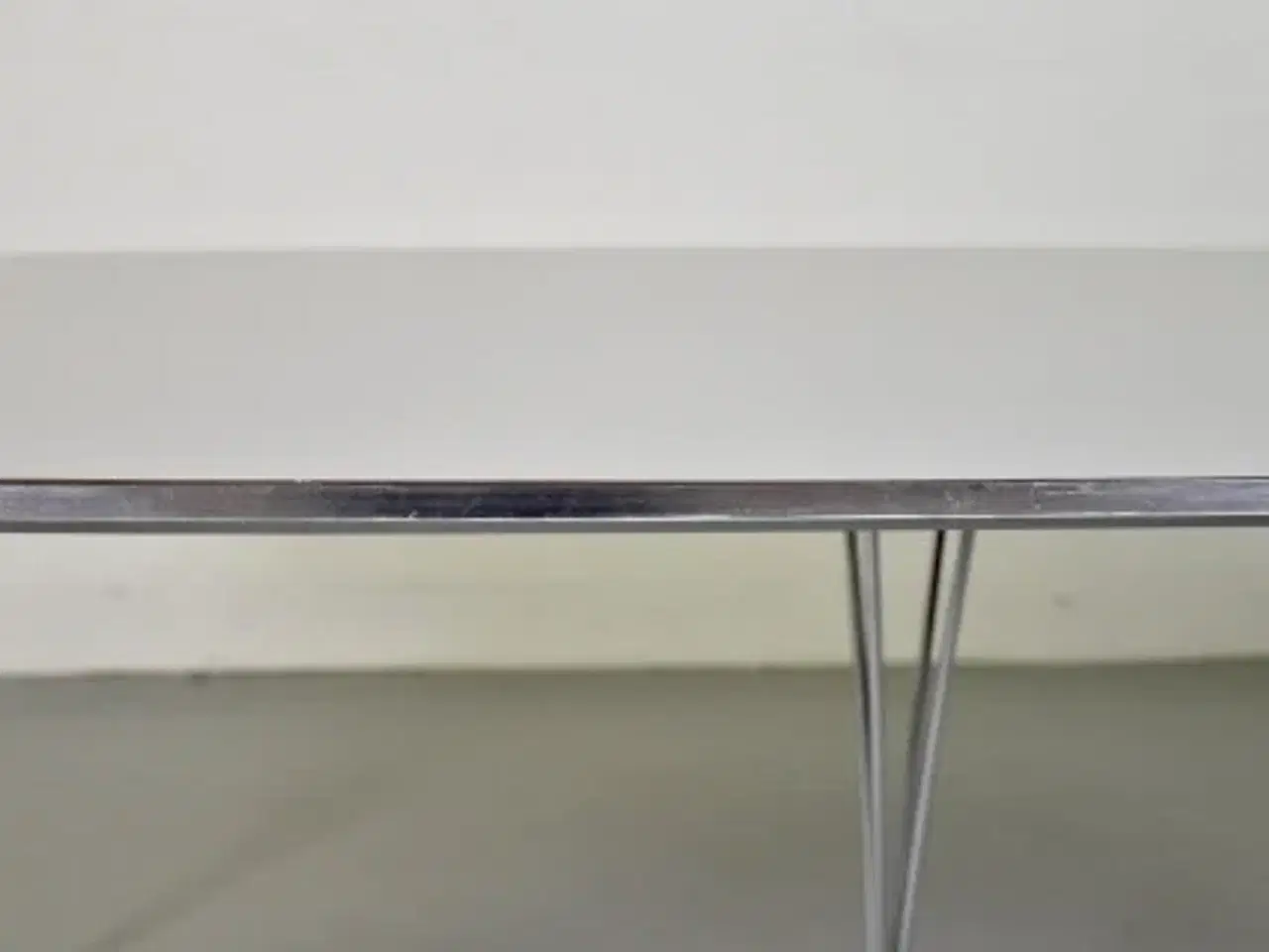 Billede 8 - Fritz hansen konferencebord i grå med oval plade, 240 cm.