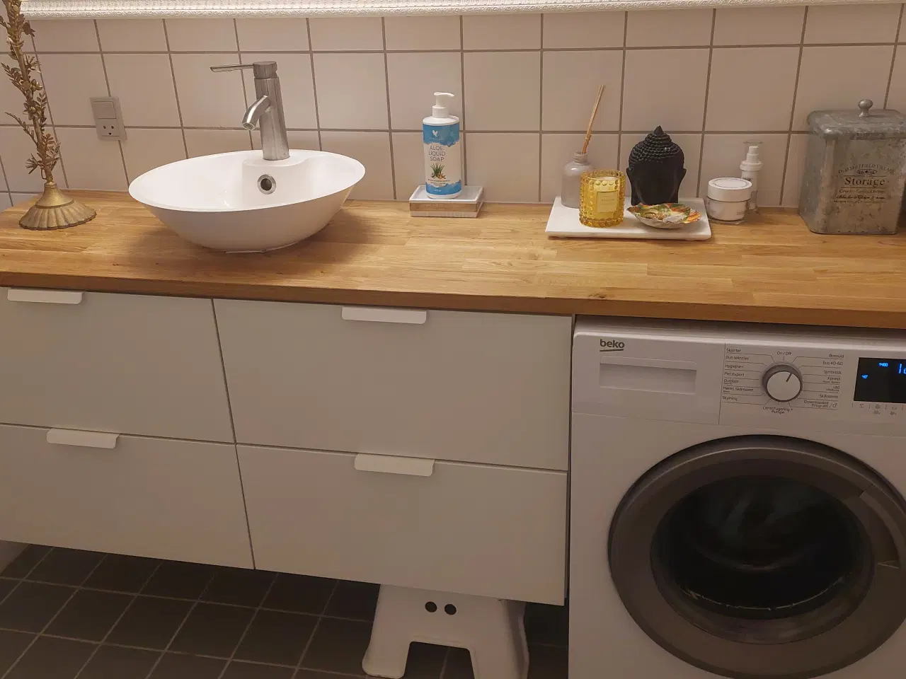 Billede 2 - badeværelses arrangement fra Ikea. Skabe Godmorgen