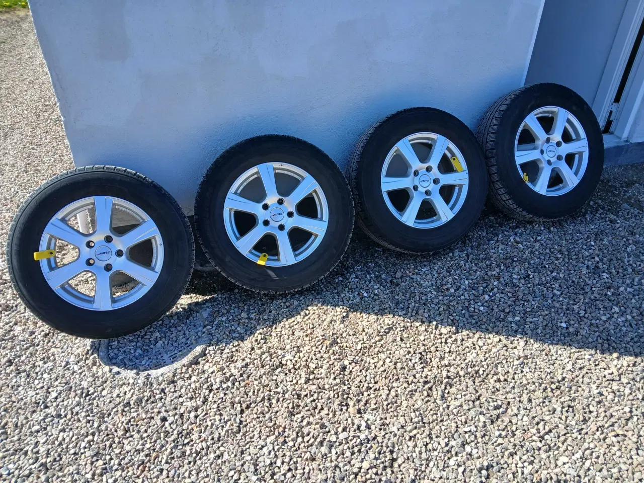 Billede 1 - Som nye Alufælge med vinterdæk .....