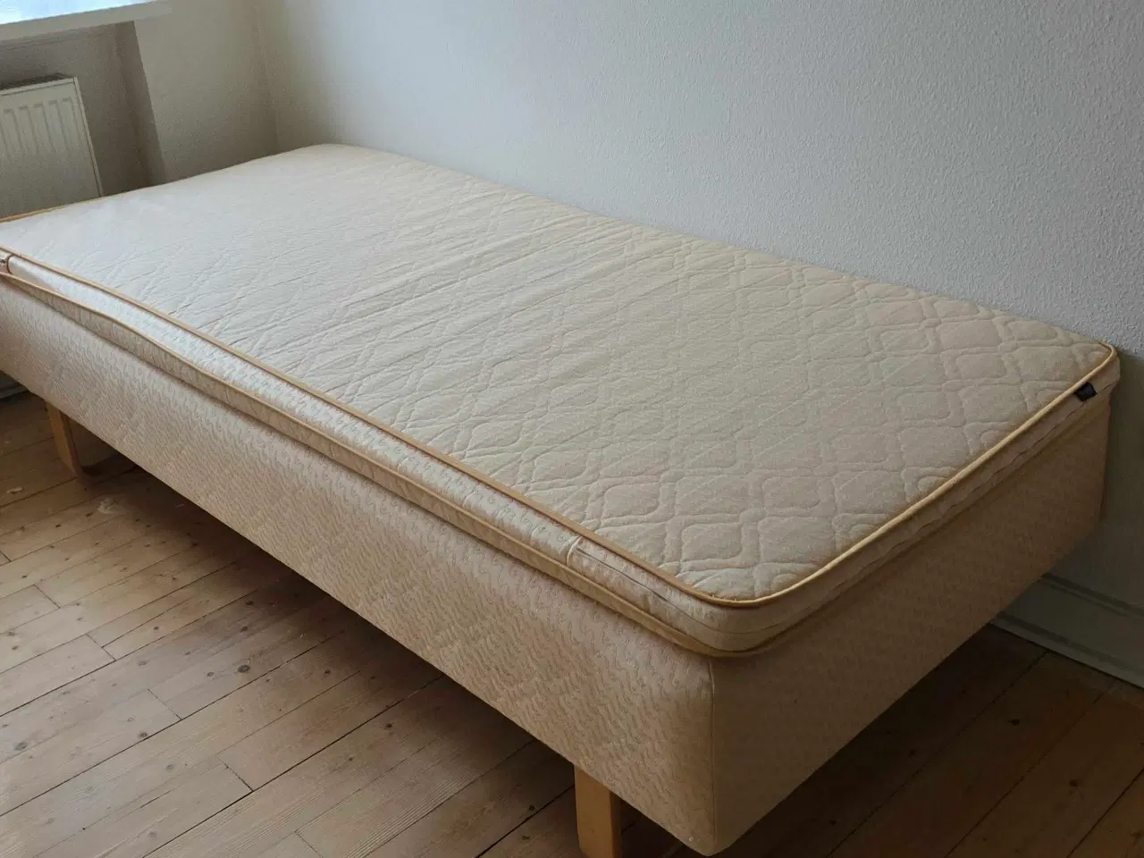 Billede 1 - Nocture boksmadras med topmadras