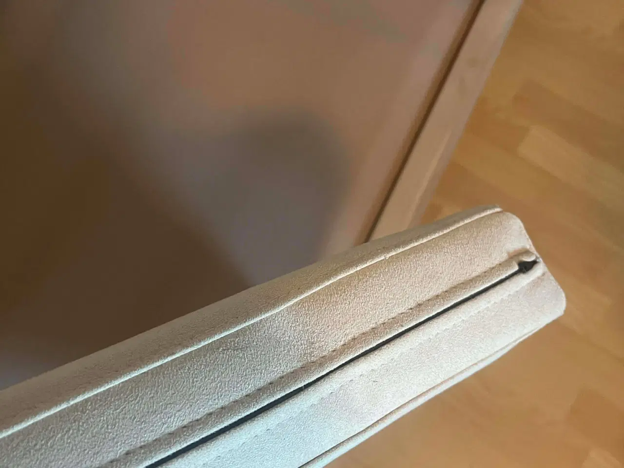 Billede 5 - Massivt træ med ruskind