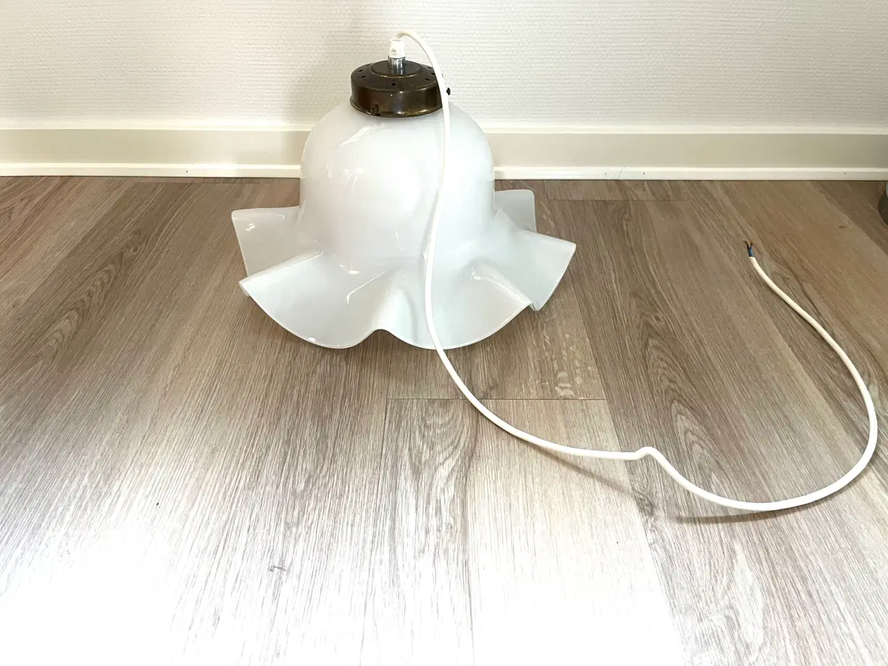 Billede 2 - Fin antik lampe sælges