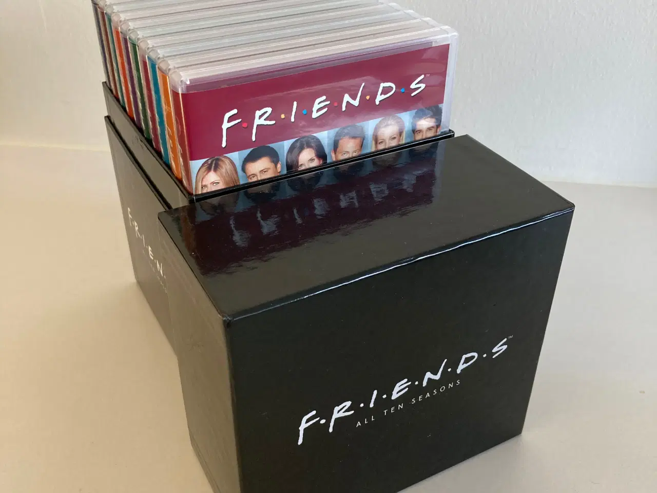 Billede 1 - Friends komplet box 