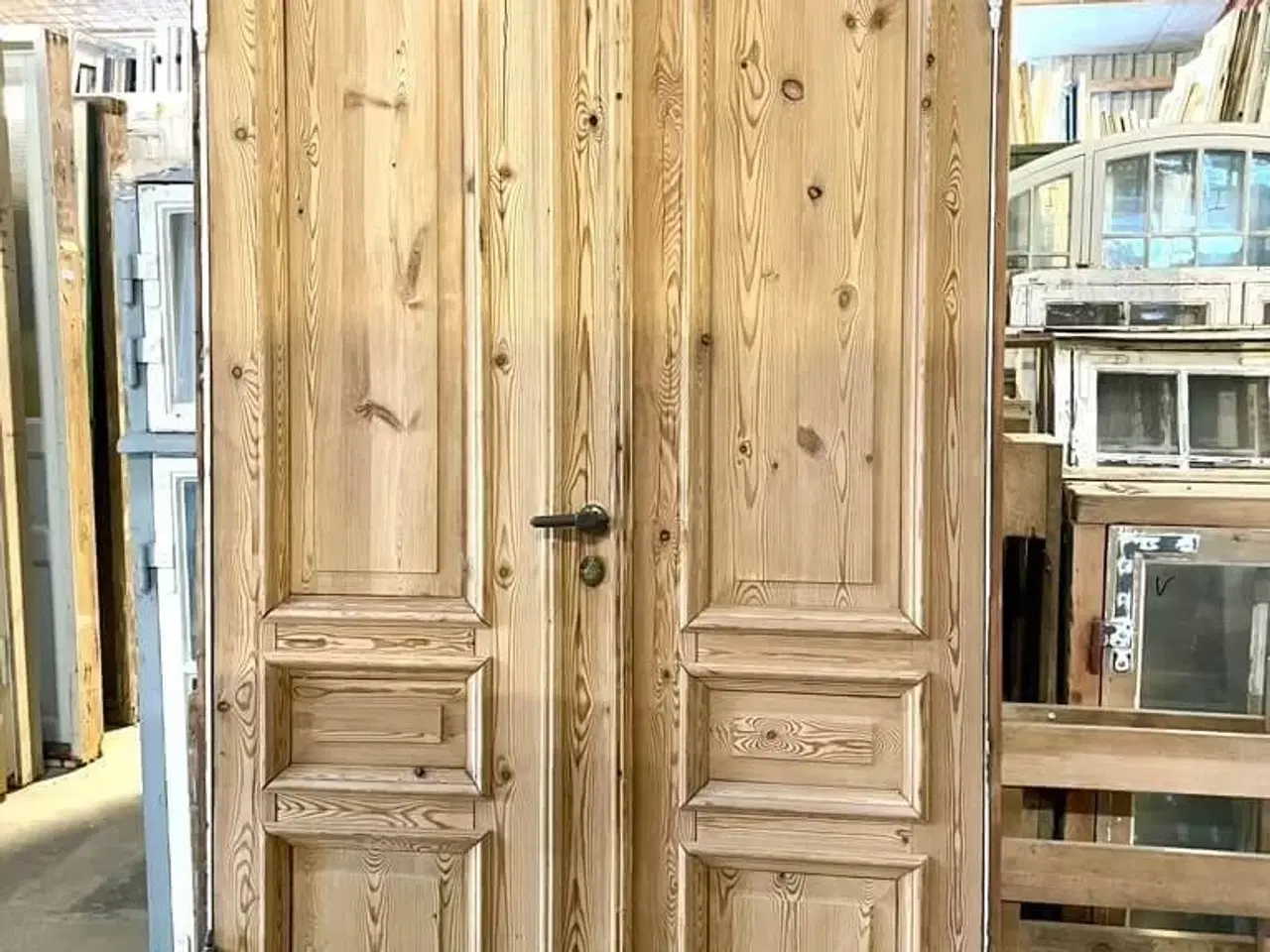 Billede 1 - Klassisk, afsyret fløjdør fra herskabslejlighed