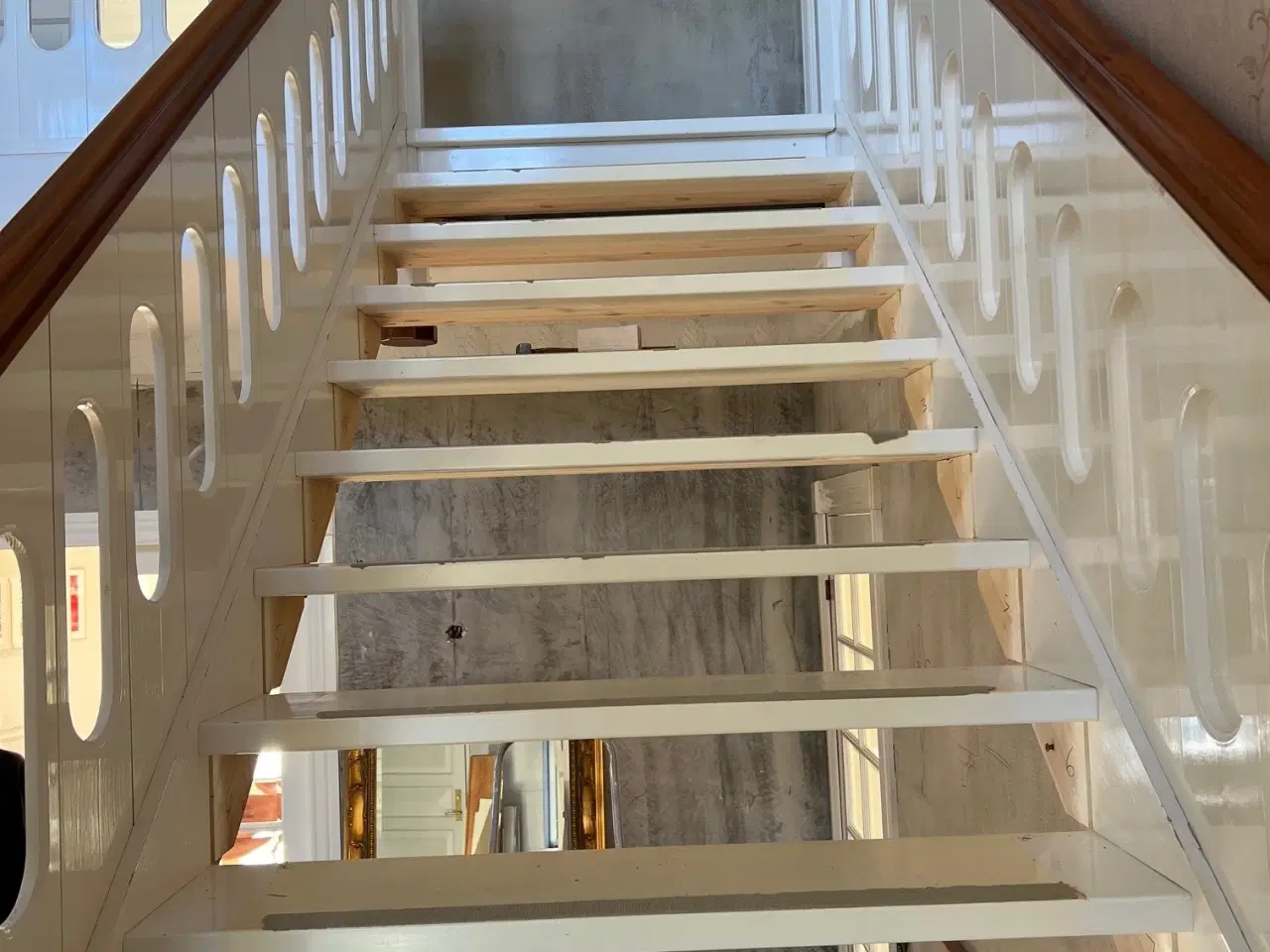 Billede 15 - Håndlavet snedker trappe i malet fyrtræ