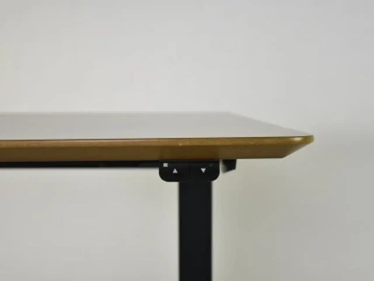 Billede 10 - Scan office hæve-/sænkebord med hvid laminat, 140 cm.