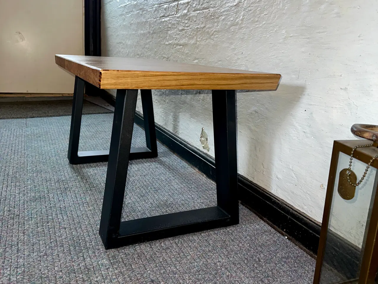 Billede 4 - Massiv egetræsbænk med sorte stålben