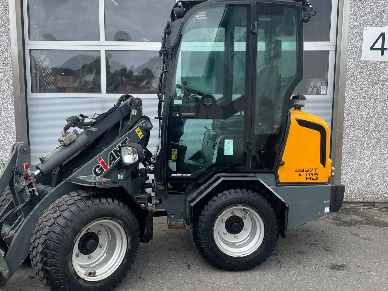 Billede 2 - Giant D337T X-tra. Inkl. Skovl og pallegafler
