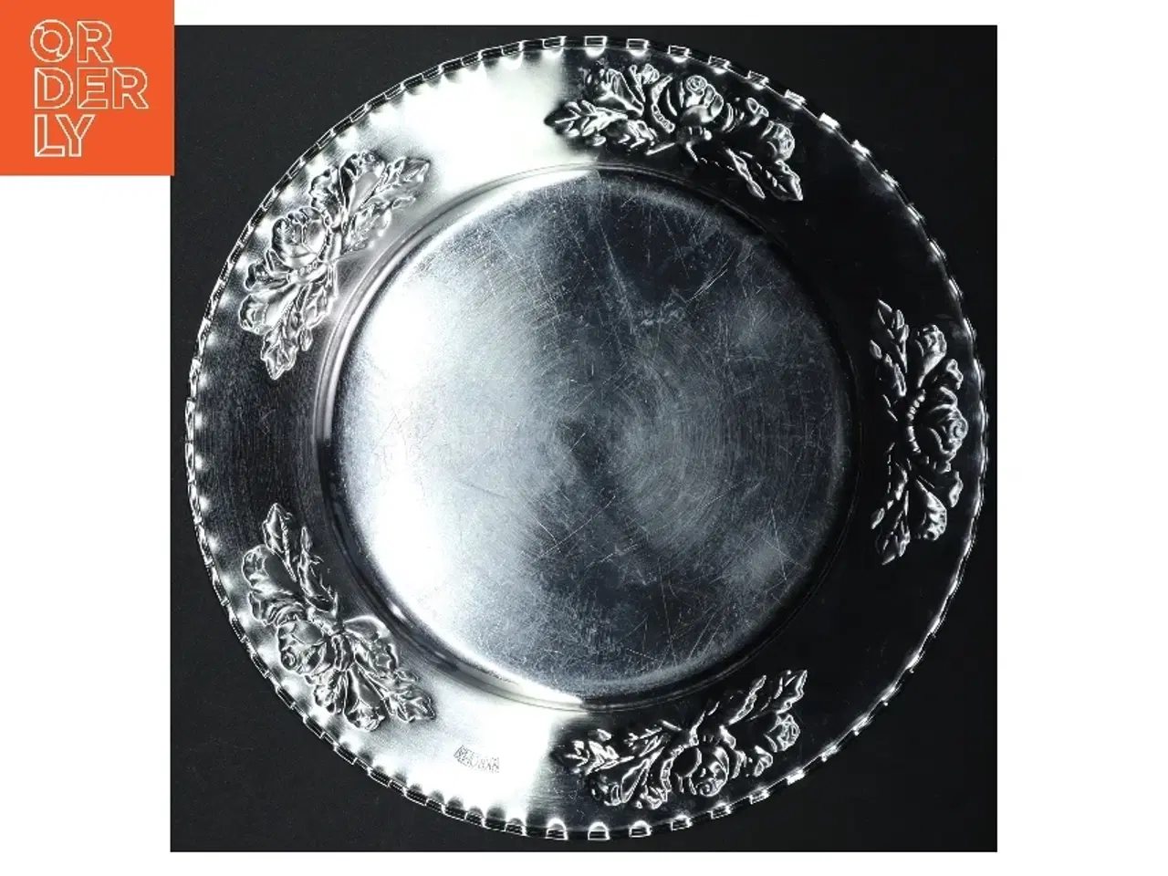 Billede 4 - Sølvfarvet serveringsfad med rosendekoration (str. Ø. 30 cm)