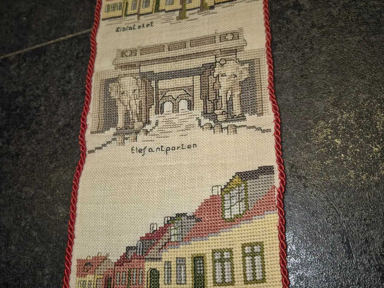 Billede 4 - Broderet klokkestreng pver Valby