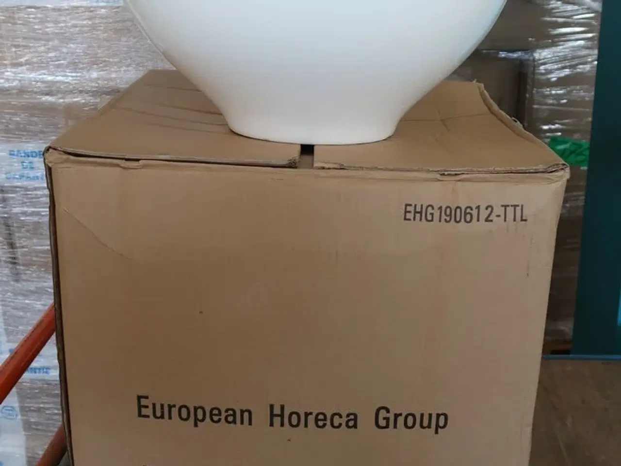 Billede 5 - 3 kasser (4 pr. stk.) Serveringsskål  hvid porcelæn KEN STORKØKKEN