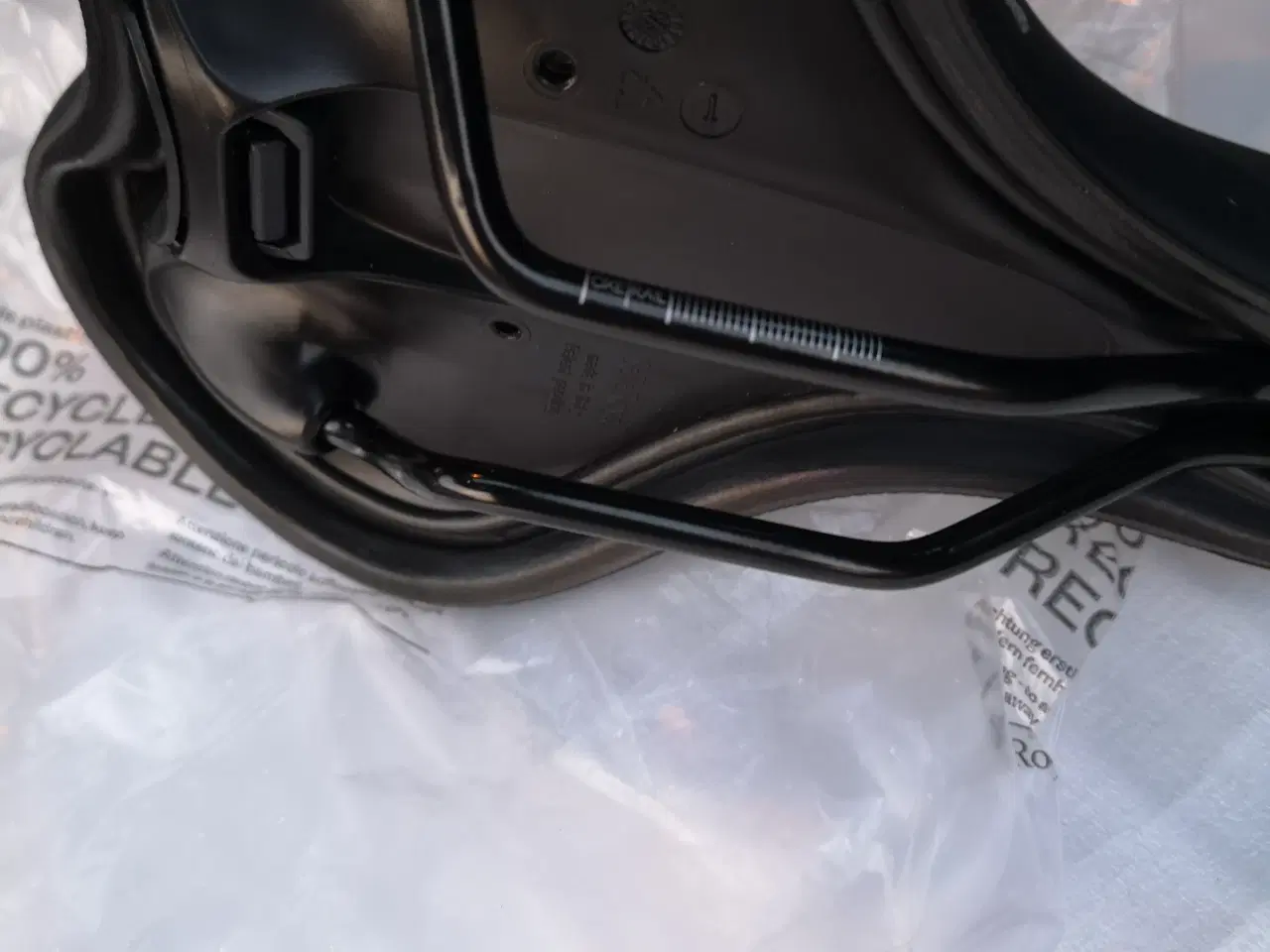 Billede 8 - Sadel 4 stk 700kr 1 stk 200kr 